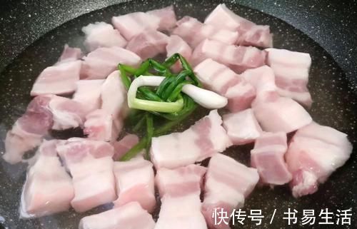 做红烧肉，不要直接加水炖，多做这一步，一个人吃一盘都不会腻