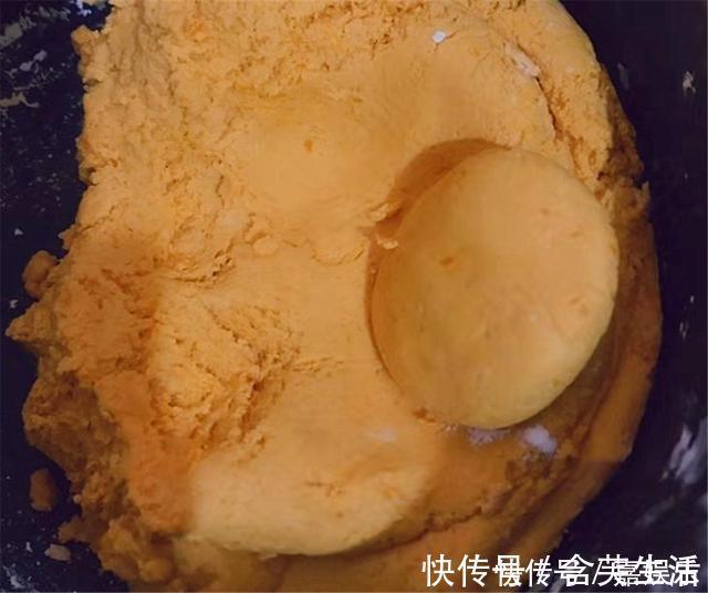 南瓜饼最好吃的做法,软糯香甜,做法简单,出锅家人抢着吃