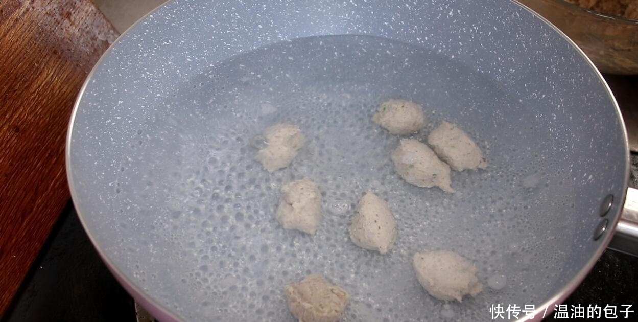 解馋|秋天,睡眠不好要常喝这汤,做法简单营养高,煮一大锅好喝又解馋