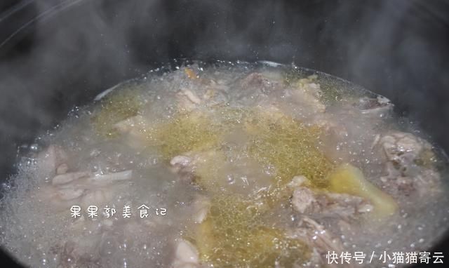 鸡肉|医生不会告诉你,它是天然健脾祛湿药,对湿气重有奇效,不懂亏了