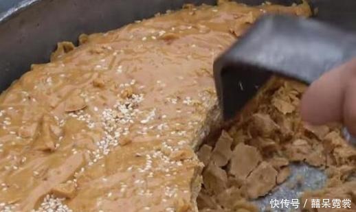 “已消失多年”的小吃,大妈摆摊一天卖一盆,来买的大多是老年人