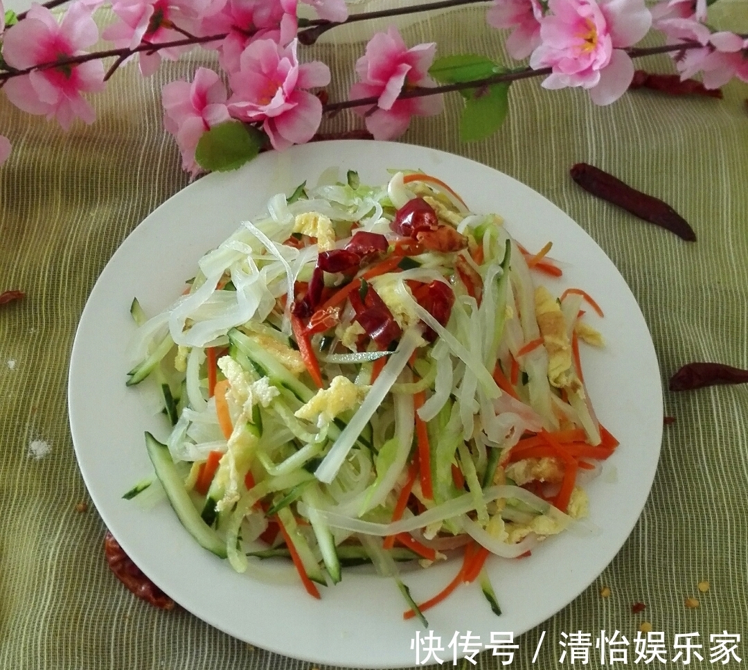 白菜是最简单的美食，它营养全面，味道清爽，跟什么食材都能搭配