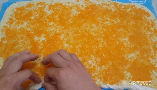椰蓉酥|2个鸡蛋，半斤面粉，不蒸馒头不烙饼，酥到掉渣，看着就流口水了
