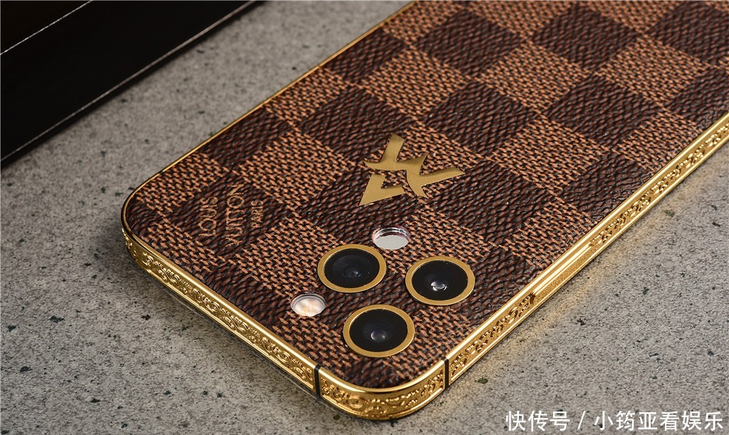 LV|用LV皮具定制，镶了127颗钻石，这台苹果12才是名媛专机