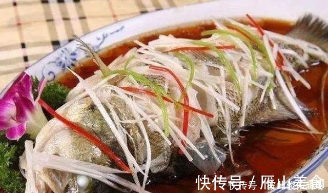 鲜嫩|清蒸鱼怎么做才好吃？放盐和料酒？都错了！3个技巧，鱼鲜肉嫩