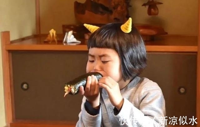 小m|人类幼崽有多可爱?这坑娃的妈给女儿拍了近千张“丑照”