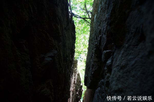 东北最陡峭的山峰，接近90°的阶梯，比肩华山之险