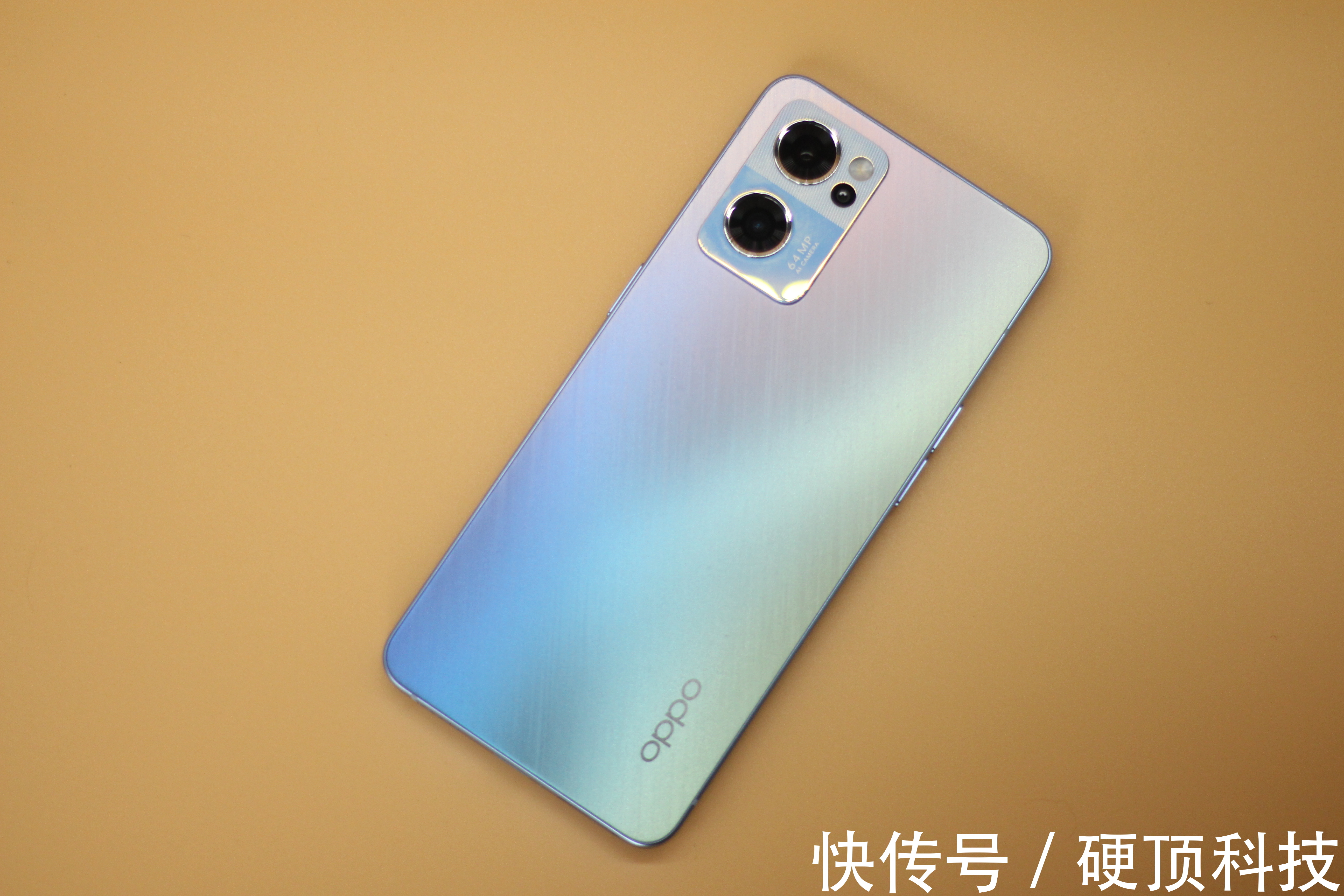 轻薄|同样是2699的起售价，荣耀60 VS OPPO Reno7，重新定义生产力