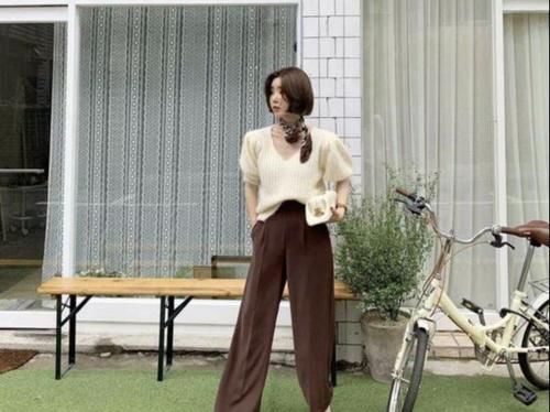 管住嘴迈开腿，又到了“暗自较劲”的季节，怎么穿才更时髦？