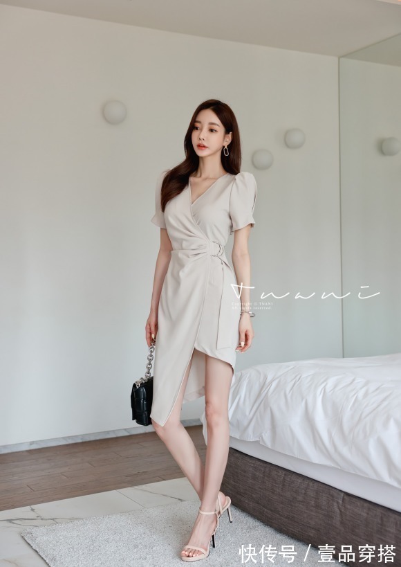 女神孙允珠高清时尚搭配:奶油香芋雅致淡咖拿铁西装裙