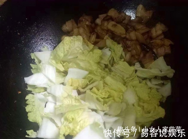 白菜和他才是绝配，冷天吃最合适，比人参还营养，孩子多吃身体