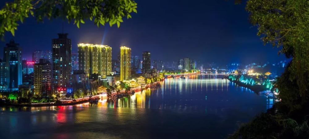 中年|乐山的夜景，好惊艳！