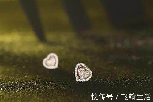 首饰|银饰性价比高样子不俗,脏了怎么清洗?很多人不知道