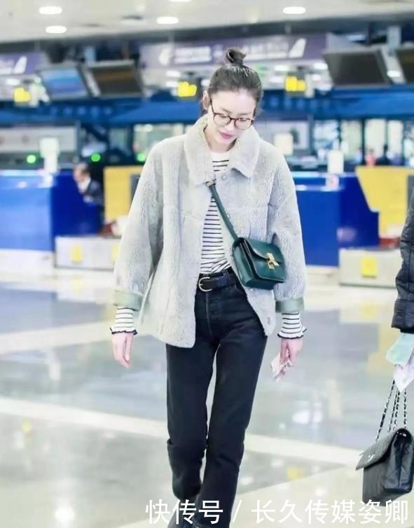 时尚|冬季摇粒绒外套不好穿?不急与靴子搭配起来,简单时尚又洋气