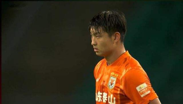 12强赛|国足离队首人浮出水面,锋霸恐再次无缘12强赛,原因竟与历史相似