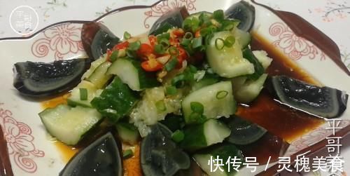 黄瓜别再炒鸡蛋了，换种新花样，招待客人倍有面子，上桌遭疯抢！