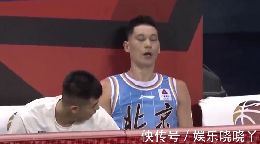 郭艾伦|惨败26分辽宁提前投降！郭艾伦玩手机不看了，林书豪13中4轰16分