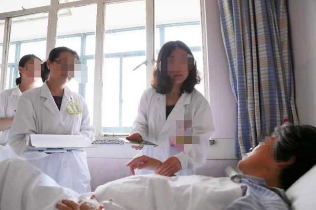 夫妇俩|51岁妈妈坚持生二胎,产后向女儿“借母乳”被拒,女儿像什么话