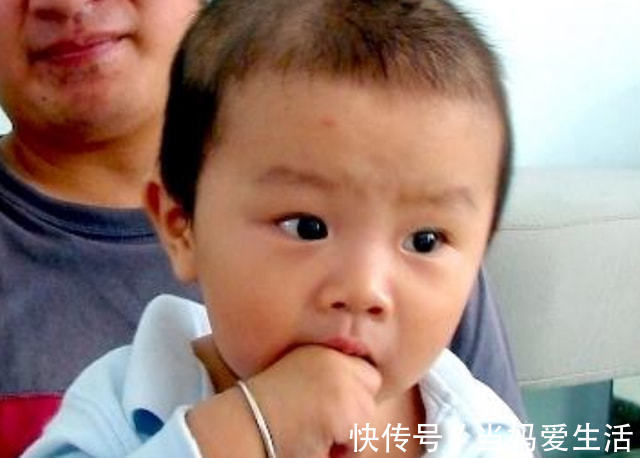 下意识|“咬手指”和“不咬手指”的娃,长大后差别有多大?家长要警惕了
