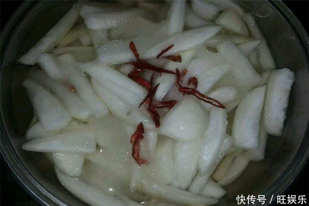 吃法|腌萝卜时，别再放食盐了，教你秘制新吃法，萝卜又脆又入味