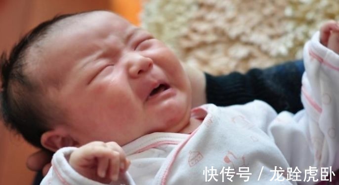 枕头|家有不满一百天的宝宝,家长容易做错4件事却不自知,要自查改正