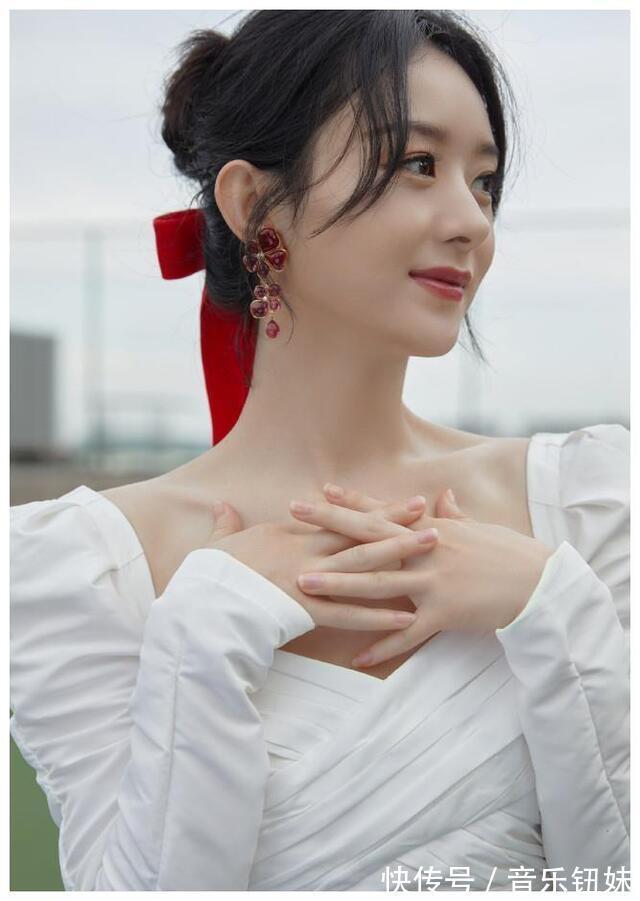 颖宝|赵丽颖现身桂林录制《中餐厅》，机场照瘦成筷子，离婚后气质堪忧