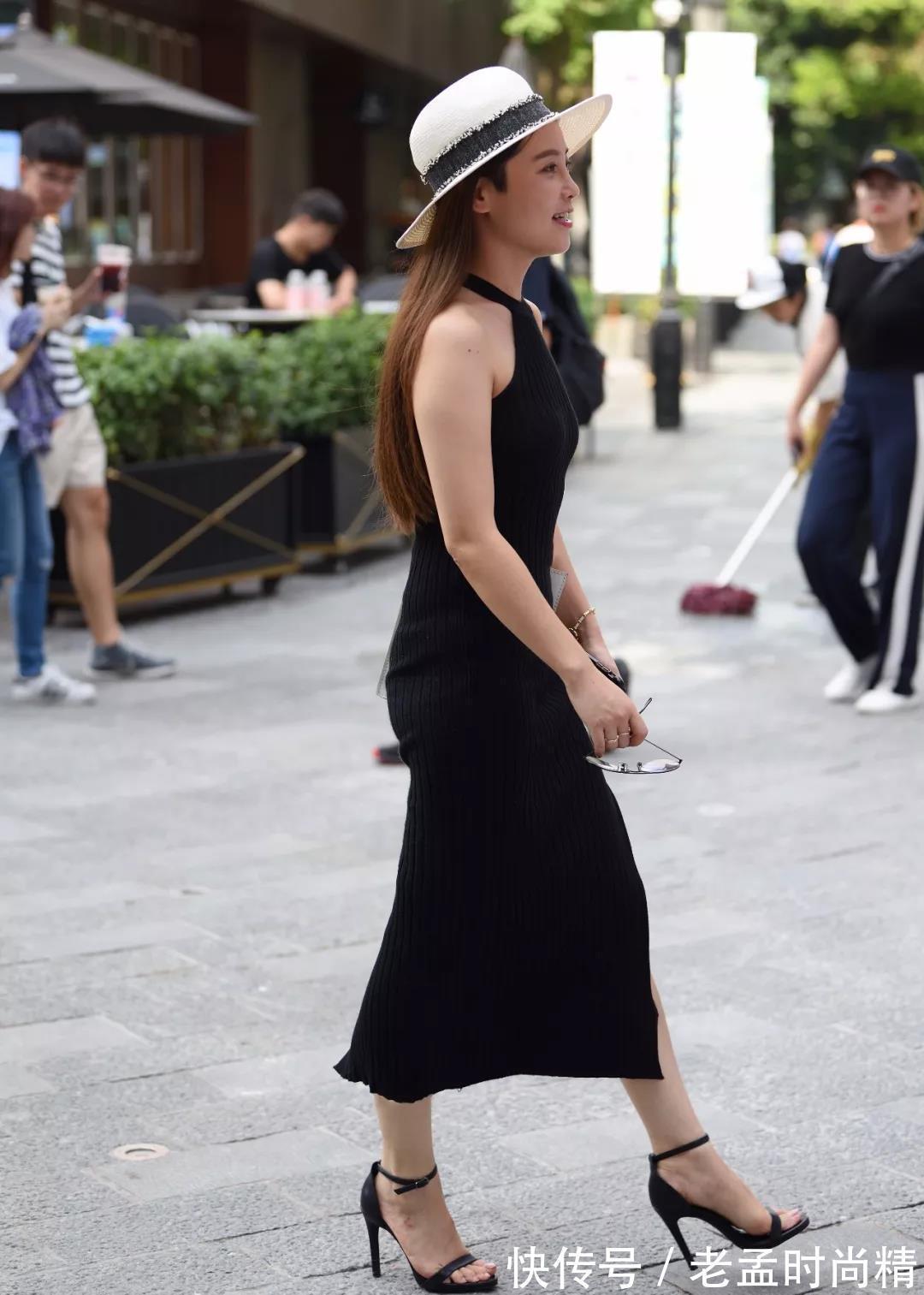 路人|街拍路人,大气端庄的连衣裙穿搭,让你变得更加靓丽俊美