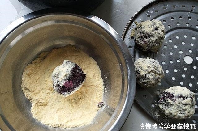 美味|吃包子米饭不如吃它,样子不好看却满满都是料,拌好一蒸,美味