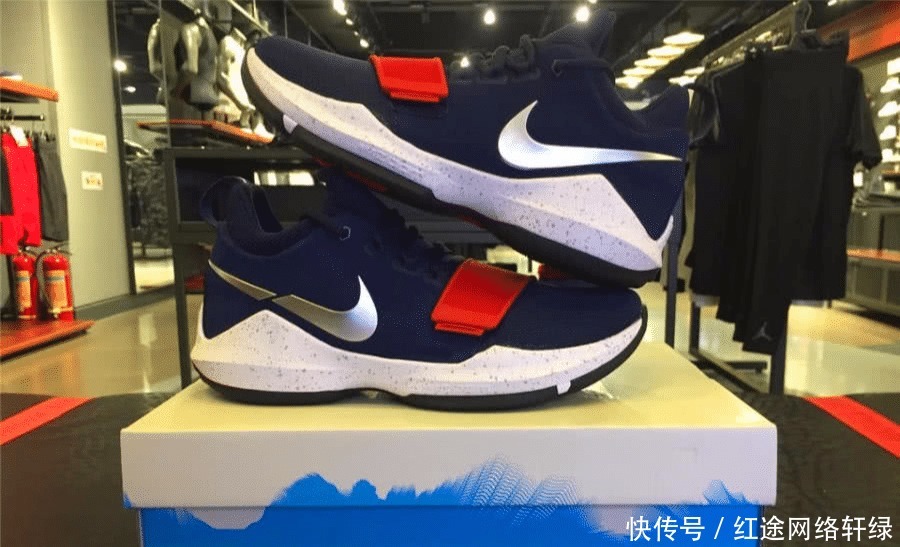 阿迪|穿着“阿迪”的球鞋,去“耐克”专卖店买鞋,导购员会怎么看待?