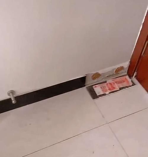 孩子|女儿不小心暴露爸爸“私房钱”,吓得找妈妈,网友笑翻这小棉袄漏风