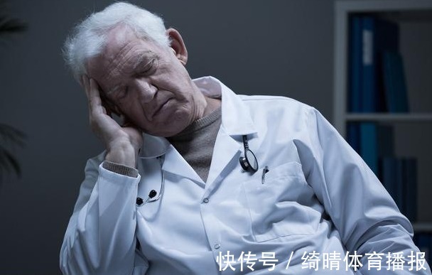 头晕|脑供血不足,头晕迷糊,1个小动作,改善脑供血不足,在家就能做