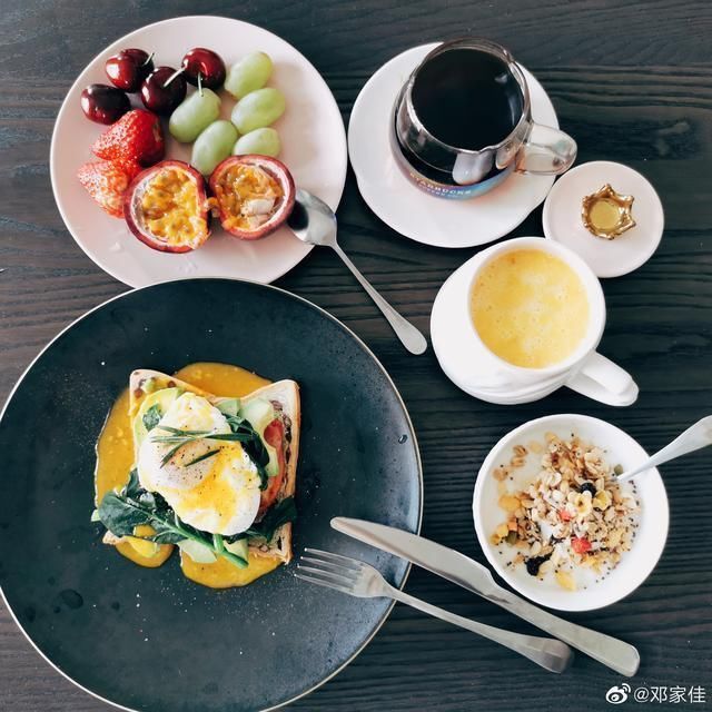 “唐悠悠”邓家佳居家变厨师,食美人更美