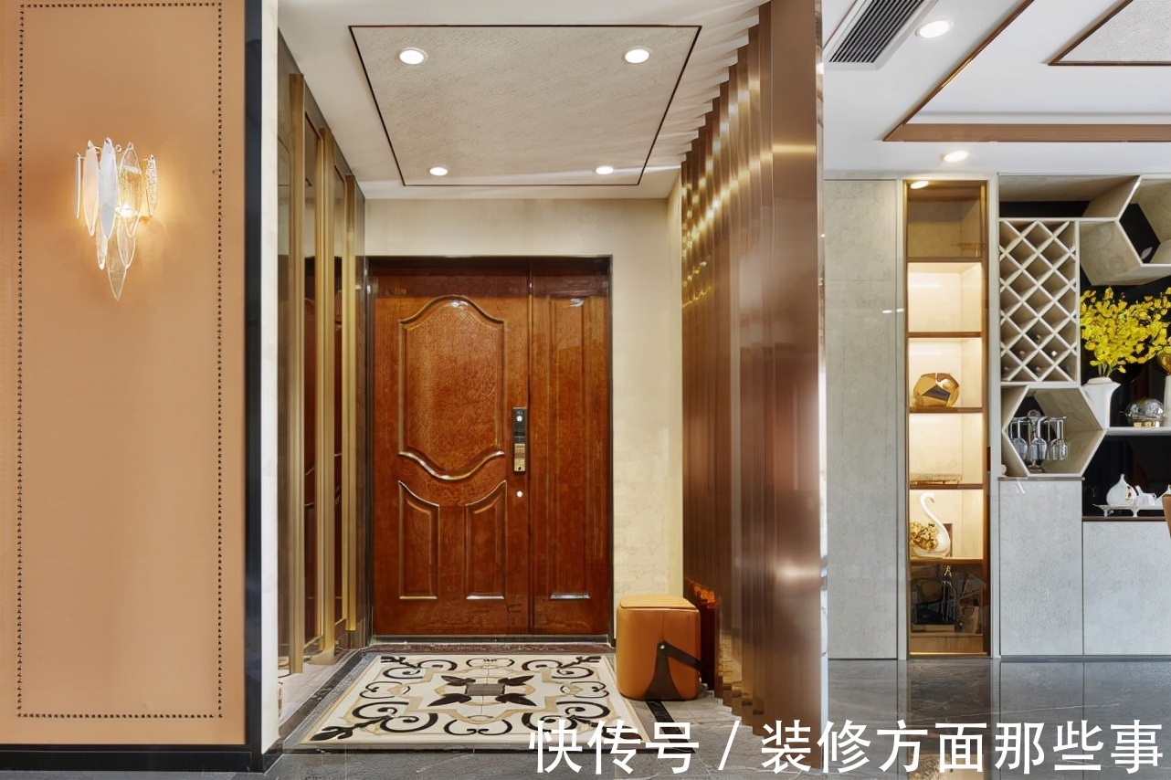 壁龛|200平现代风四居室,三层叠级的方式背景墙+内置壁龛很别致