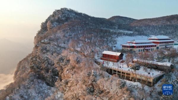 雪中仙境|龙头山雪中仙境，天地一色吸引游客赏玩