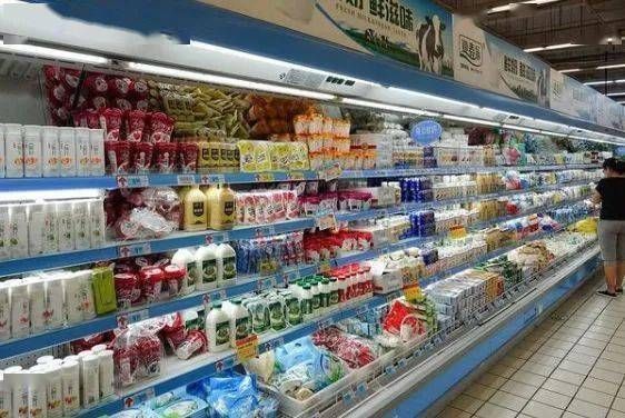 买酸奶时,只要包装上有这2个词,再便宜也不要买,都是假酸奶