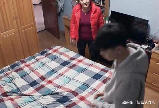 偷钱|同样是拿走爸爸的100块钱，两个爸爸的做法，孩子长大后差距明显