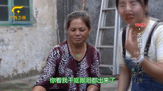 百岁老人用食盐刷牙,满口牙齿都是原装,啃起鸡脚毫不费力