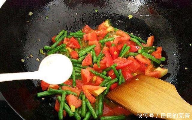 技巧|做菜想要味道浓郁,按照技巧加入盐!味道香浓,家人都很爱吃!