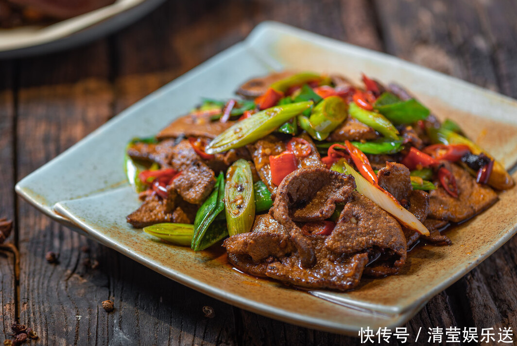 炒猪肝,直接下锅炒是大错,教你正确做法,猪肝又滑又嫩,没腥味