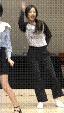 |搞笑GIF趣图:小雨我不怕 ,大雨靠跑,暴雨我才会躲!