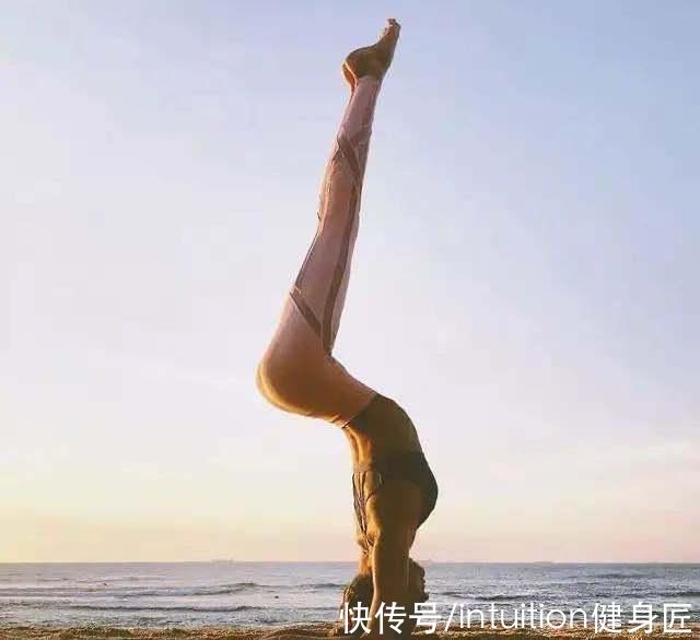 燃脂|24岁瑜伽美女博主,拥有200万粉丝,仅一张自拍照都价值上万