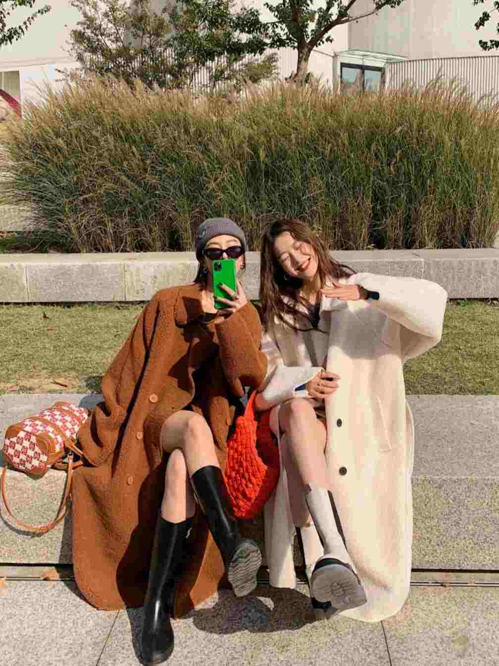 身材 大衣搭不过膝短裙真好看,保暖减龄又能秀身材,时髦精赶快学起来