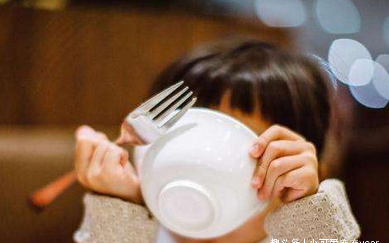 小明|同学嫌弃儿子“嘴太臭”,妈妈带孩子检查,医生取出的颗粒是真臭