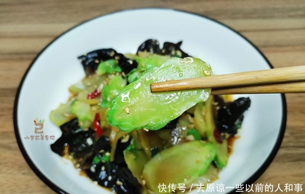 这菜以“鲜美”出名,春天别错过,热量低营养高,孩子常吃视力好