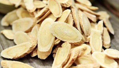 黄芪|黄芪泡水喝虽好,并不适合所有人,有2种人可能要尽量少喝些