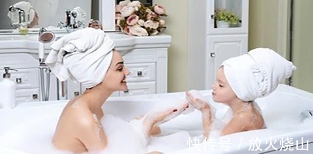 鬼马精灵|妈妈与4岁女儿洗澡时遭质问为什么你有“小翅膀”而我没有