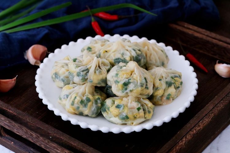 饺子皮新吃法，用来包成包子，皮薄馅儿多，真好吃