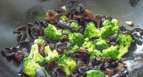 聰明的人喜歡吃3種食物,補(bǔ)充營養(yǎng)、延緩衰老,愛吃就賺了!