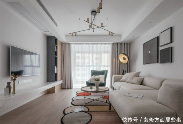 地毯处|126平现代风三居室,卧室蓝紫渐变的床头墙布设计太漂亮了