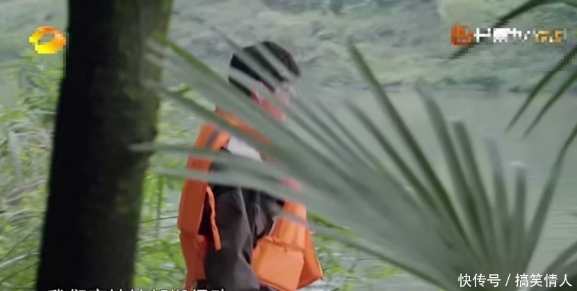 何炅 《向往》李诞陈赫抱怨干活累,何炅反驳:张子枫都搬得动